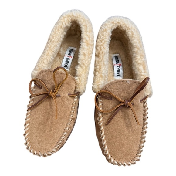 Minnetonka Allen Berber Lined Suede Slippers in Cinnamon NIB - Picture 2 of 6
